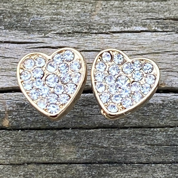 Crystal gold tone heart stud earrings - Picture 2 of 8